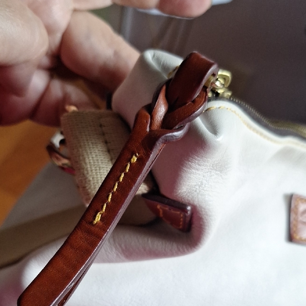 Dooney & Bourke Cream and Brown Leather Shoulder Bag - Picture 4 of 16